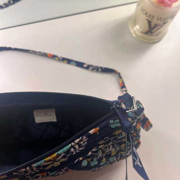 Vera Bradley crossbody! - Picture 2 of 3